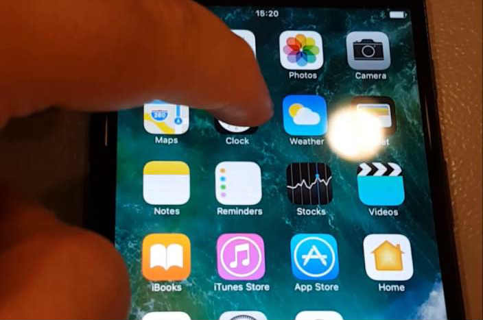 Redémarrer votre iPhone pour corriger le scintillement de l'écran de l'iPhone